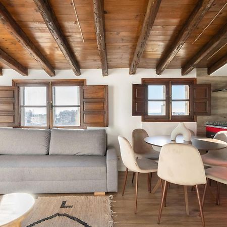 Atico Con Terraza En Lavapies Alquiler Temporal Apartment Madrid Bagian luar foto