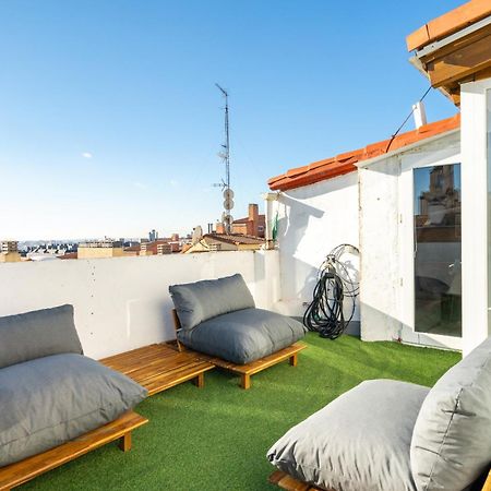 Atico Con Terraza En Lavapies Alquiler Temporal Apartment Madrid Bagian luar foto