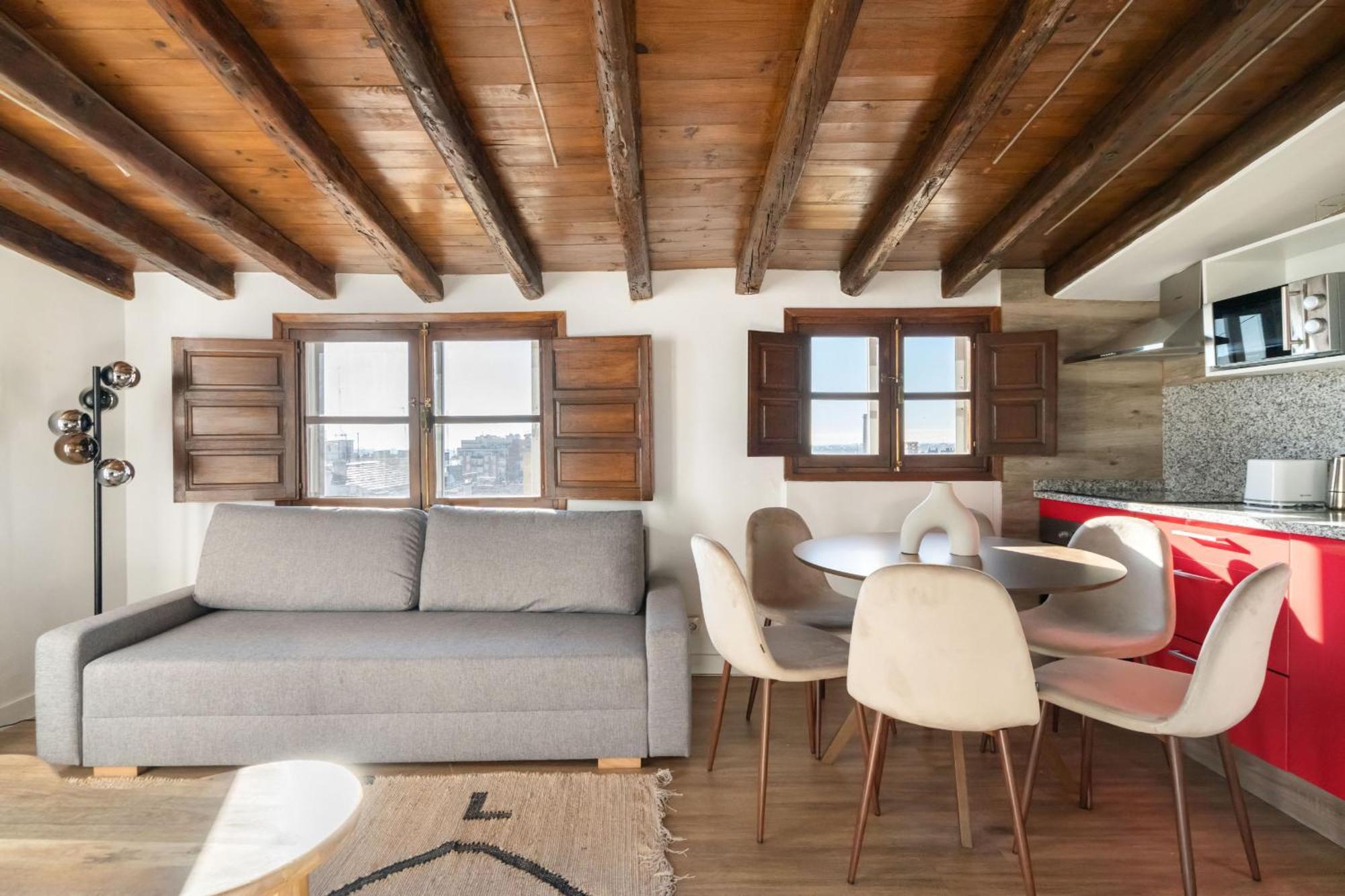 Atico Con Terraza En Lavapies Alquiler Temporal Apartment Madrid Bagian luar foto